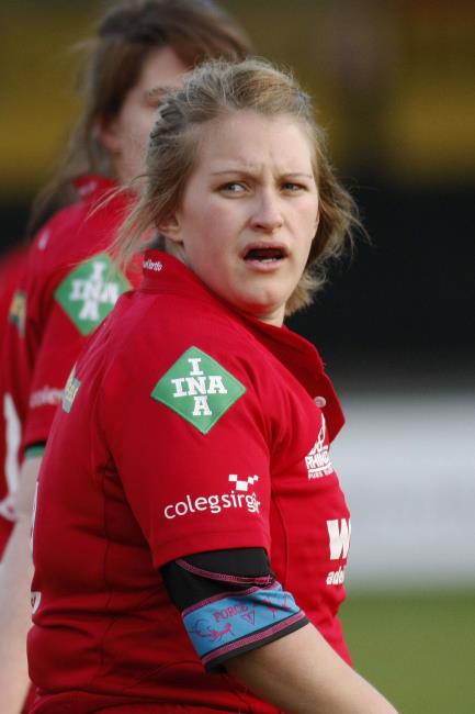 Sara Davies in action for Scarlets